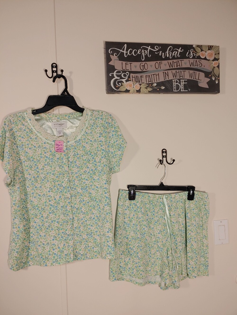 Villager By Liz Claiborne large Feminine Green Floral Short Sleeve Pajama set